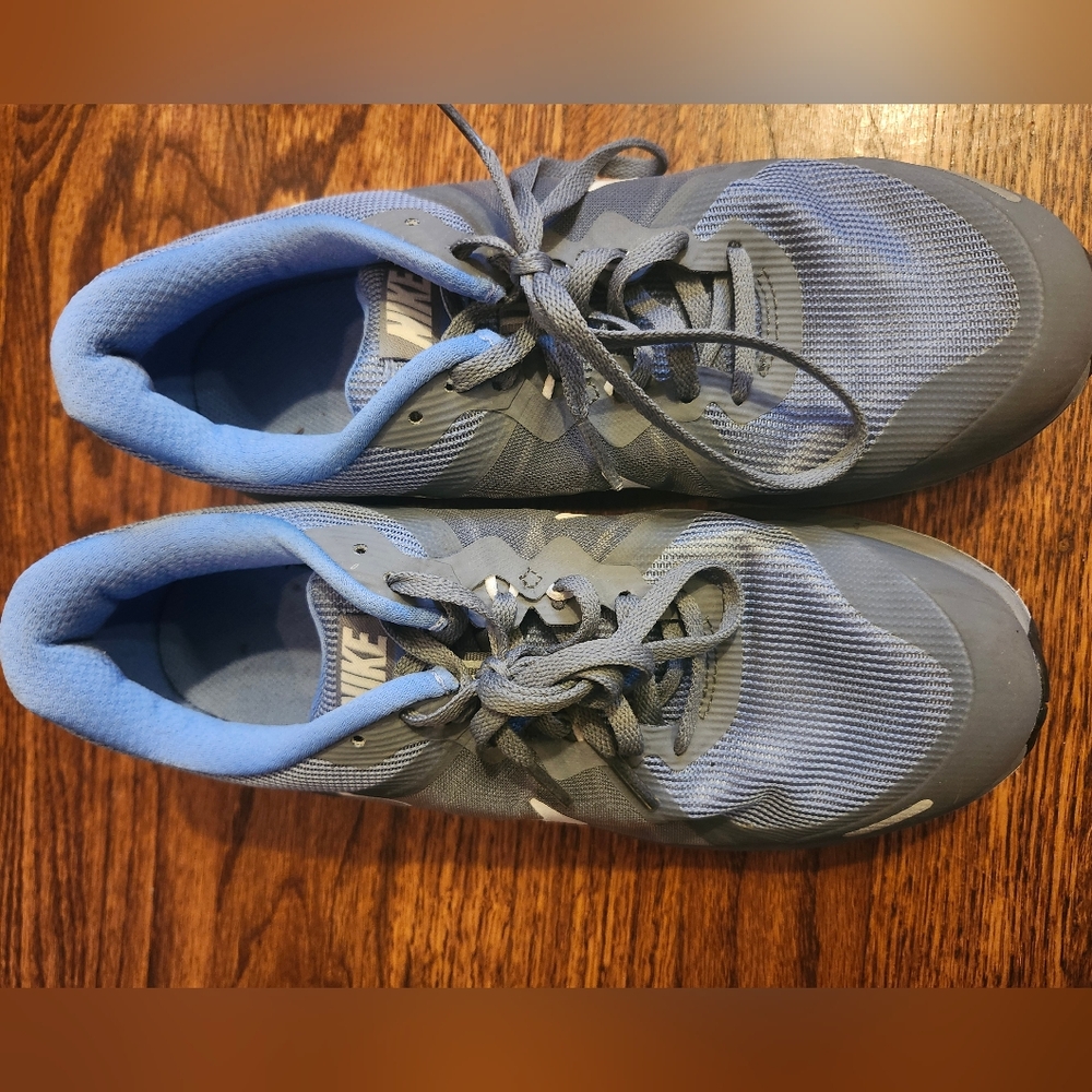 Womens size 9 Nike Dual Fusion Running Shoe Sneaker